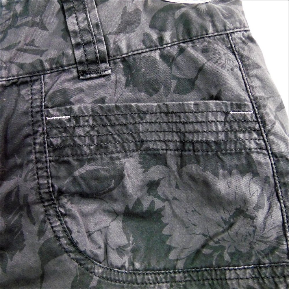 Express Shorts - Picture 3 of 8
